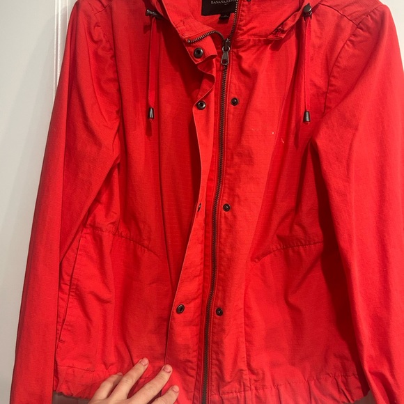 Women’s Banana Republic Red Zip Up Hooded Jacket - Size M - Picture 15 of 15
